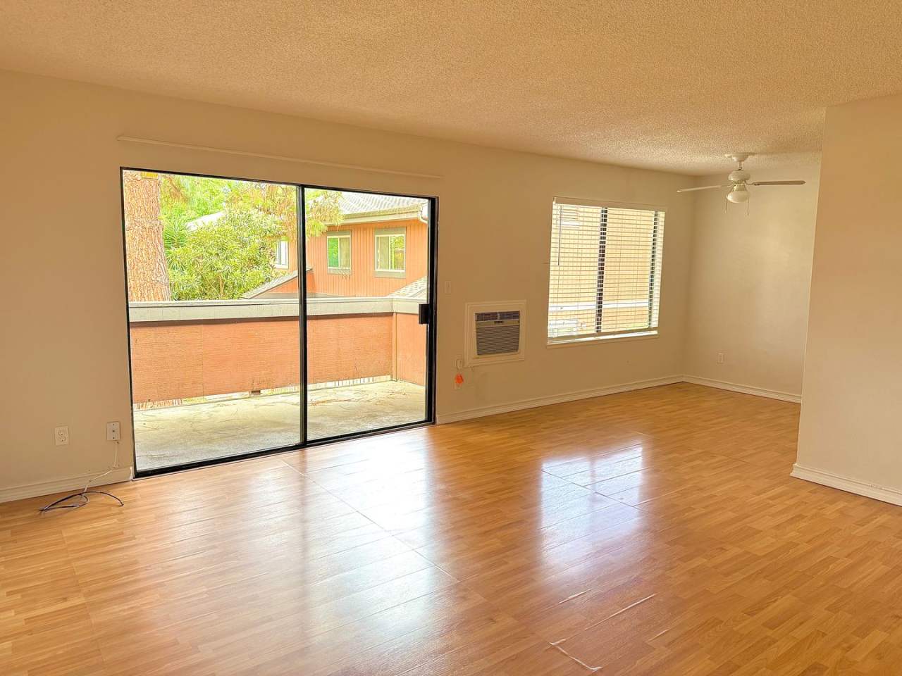 $2990 - 3 BED/2 BATH CONDO IN CENTRAL FREMONT!