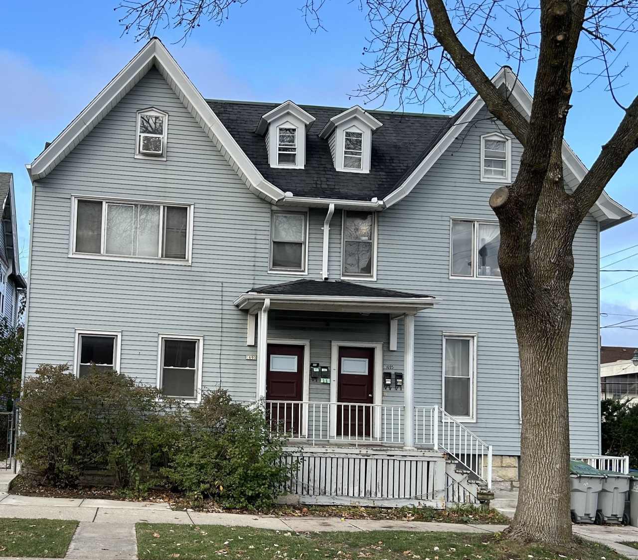 1 Large Bedroom Lower Level Duplex in the heart of Brady Street.