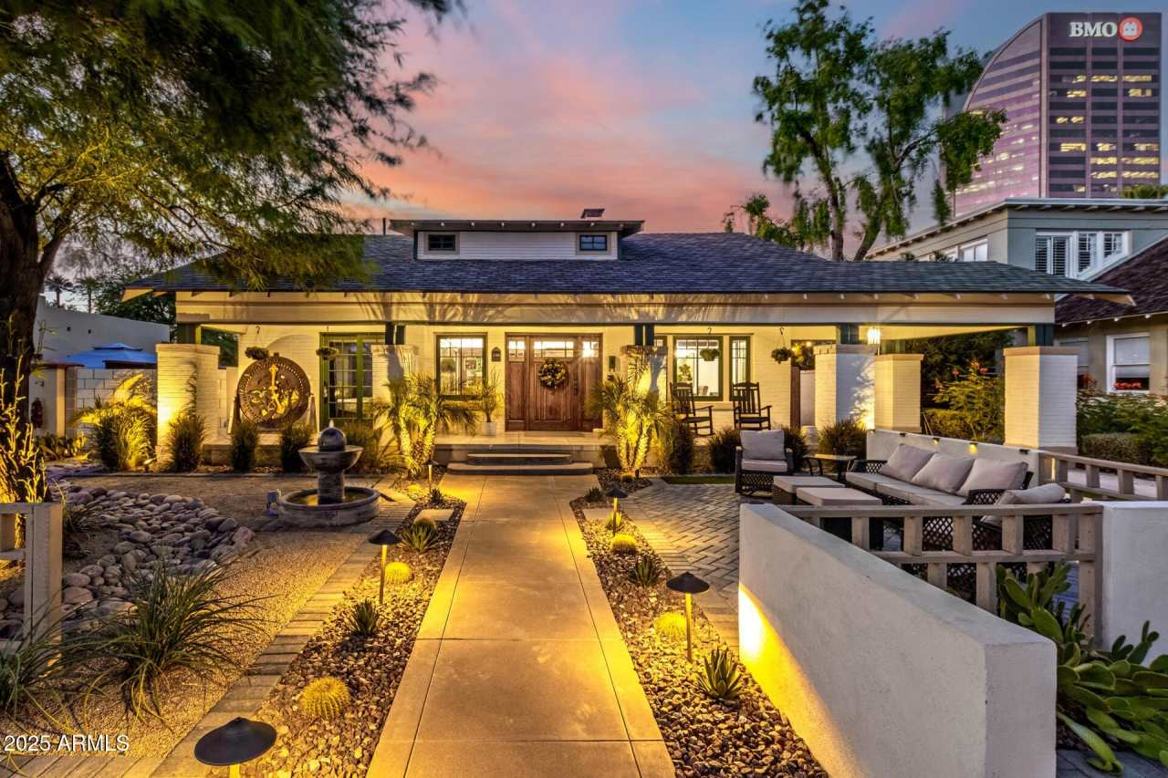 108 W ALMERIA Road W