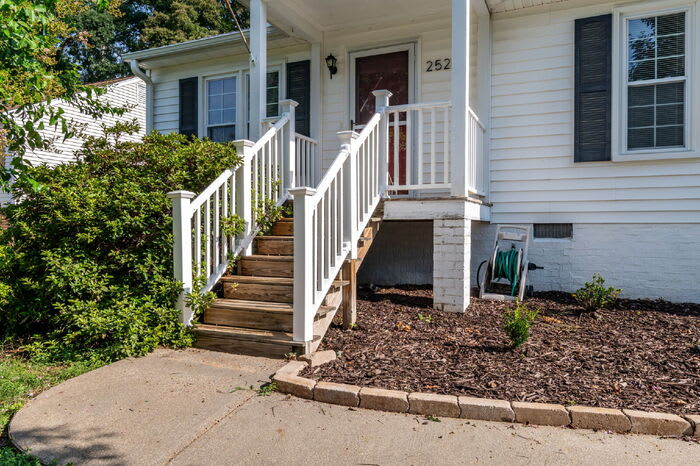 2520 Hickory Knoll Lane