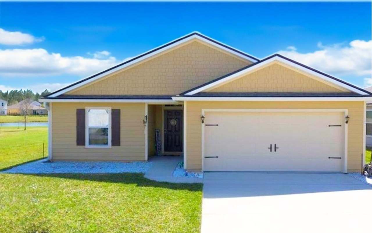 Picture-Perfect 3BR/2BA Lakefront Home in Winding River