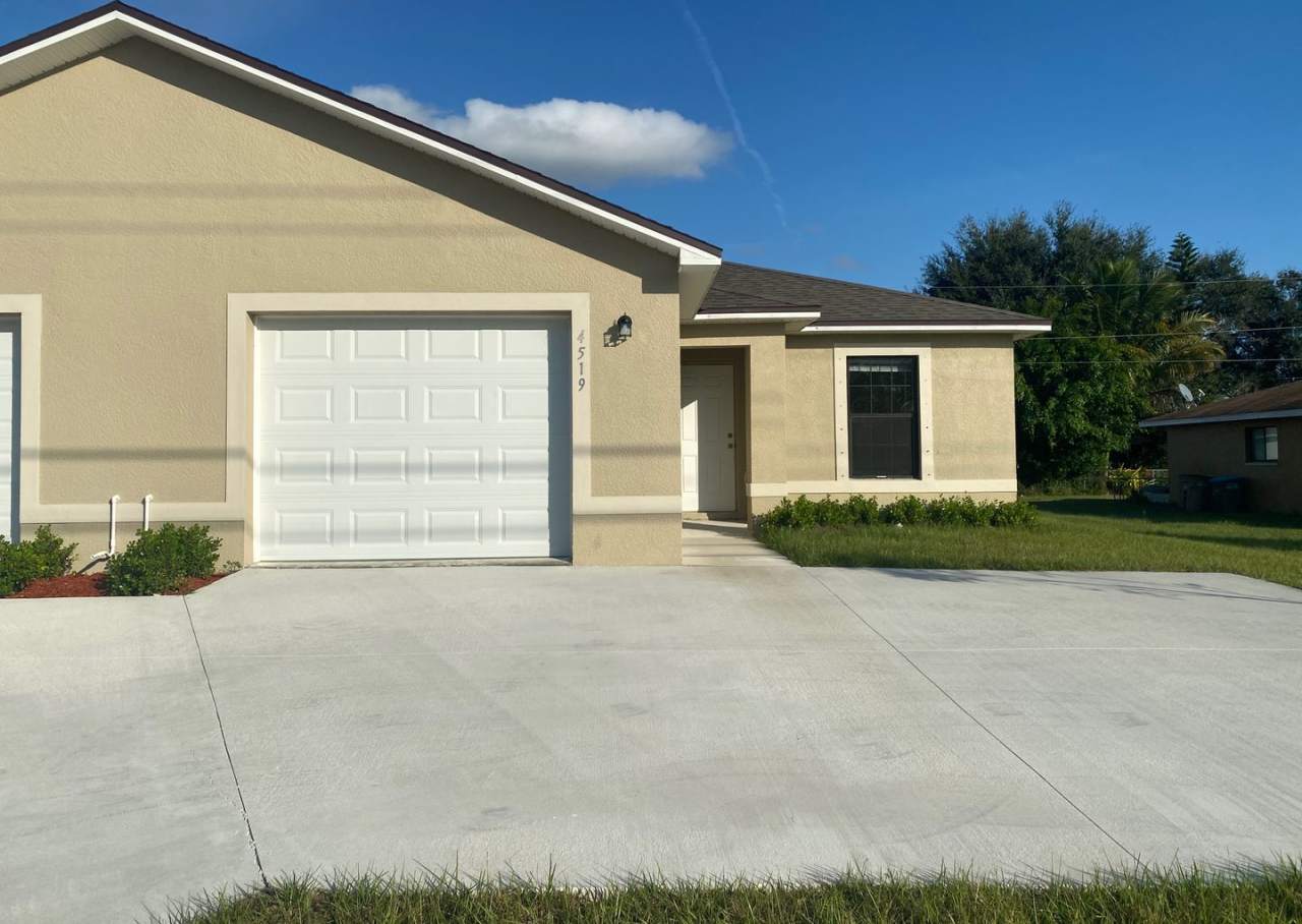 Like New Duplex with 3 Bedroom, 2 Bath and Garage