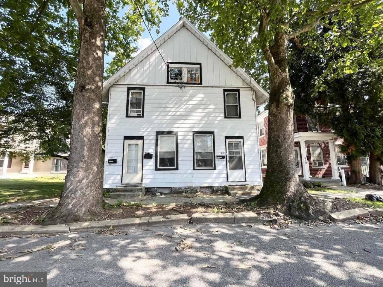 980 SCOTLAND AVE unit: Downstairs