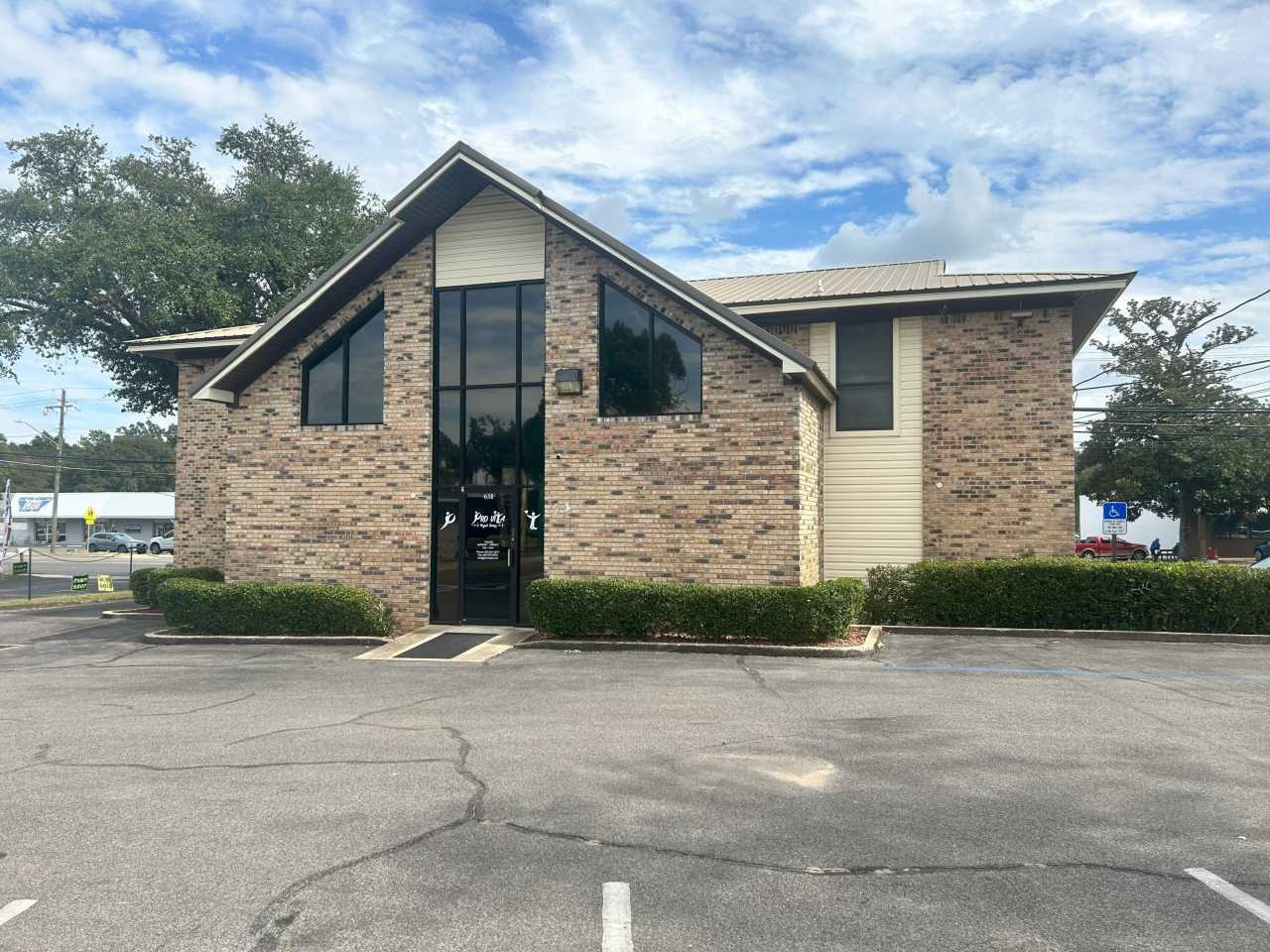 638 N Ferdon Boulevard