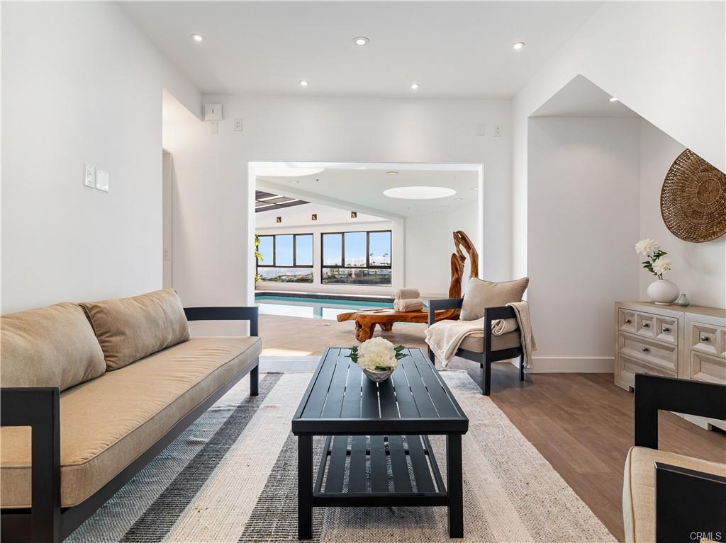 2287 Sunset Plaza Drive