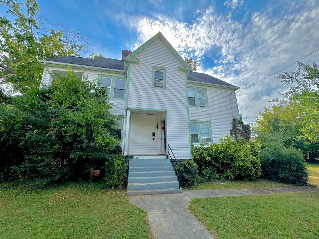 Charming Upstairs Apartment