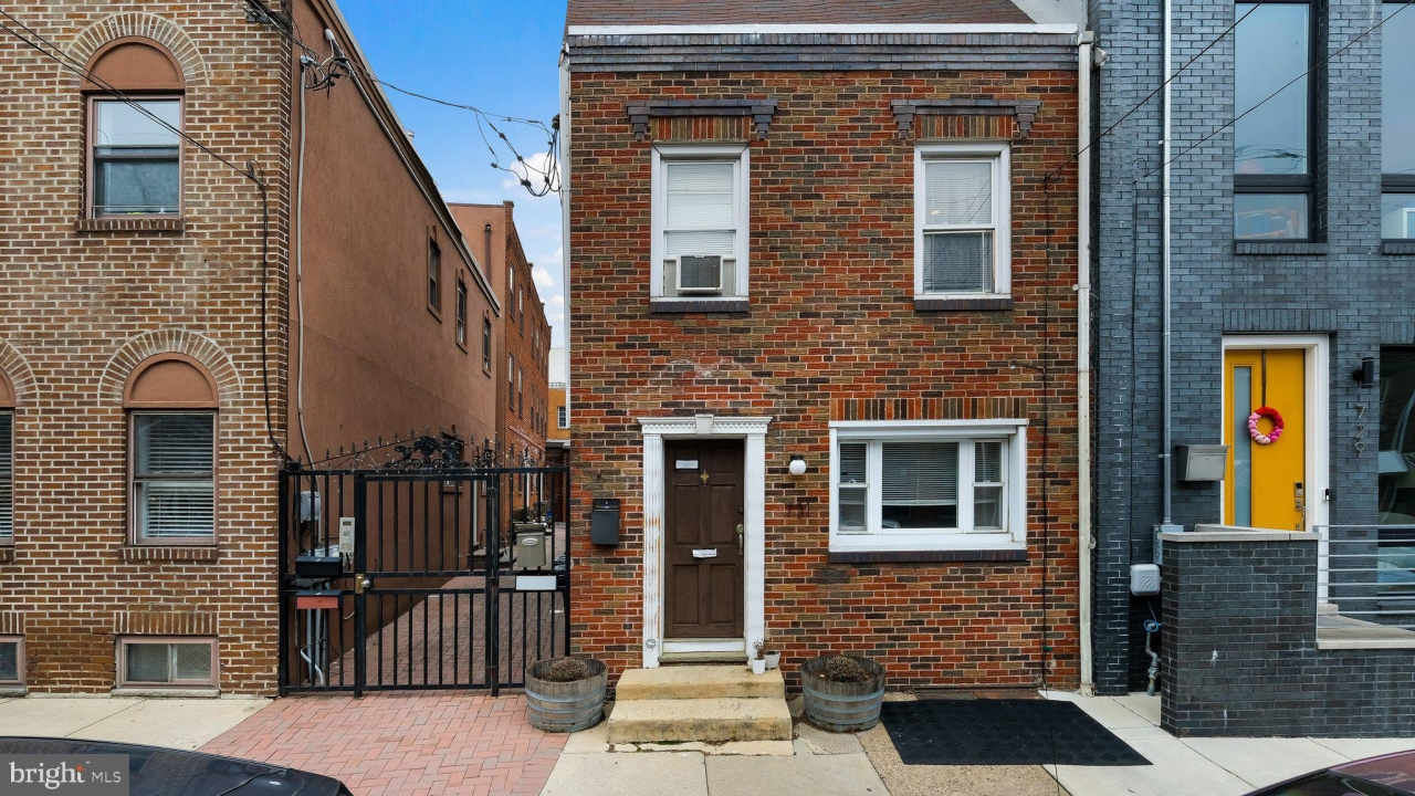 731 CARPENTER STREET
