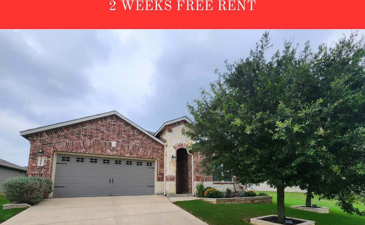 4 Bedroom in Oak Creek Estates / Fridge Included / Water Softener / Updated Fixtures Throughout / CISD *2 weeks free rent off the first full month*