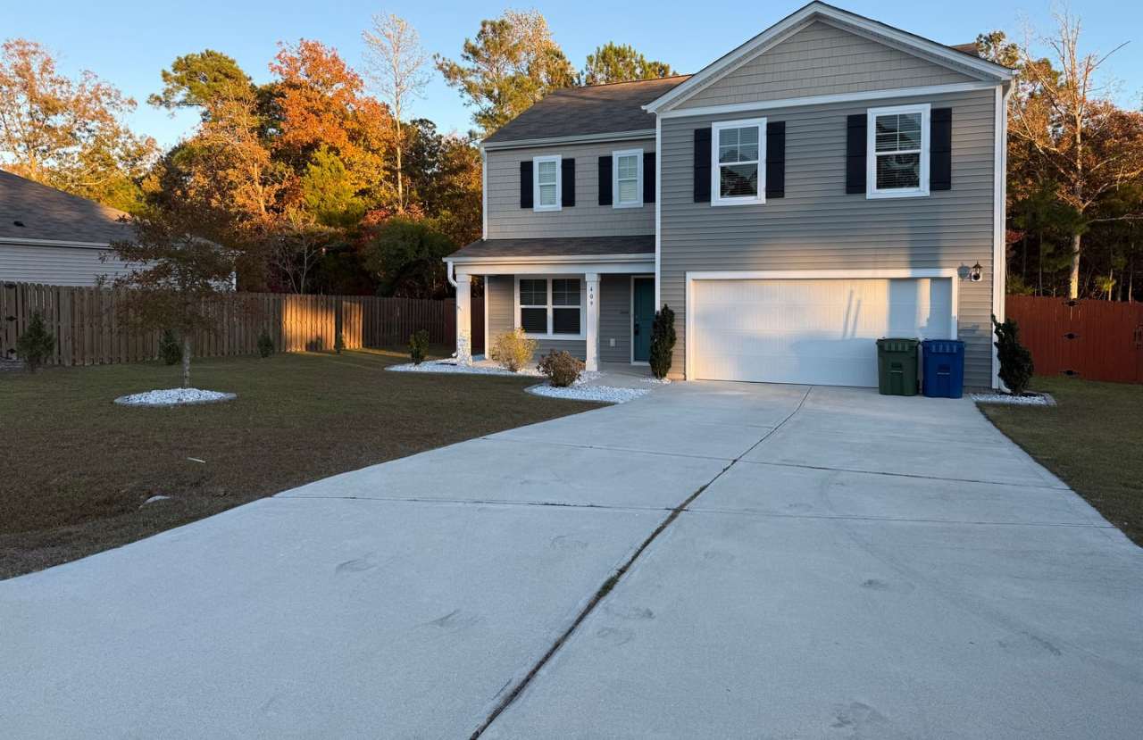 Welcome to a move-in ready haven!!!