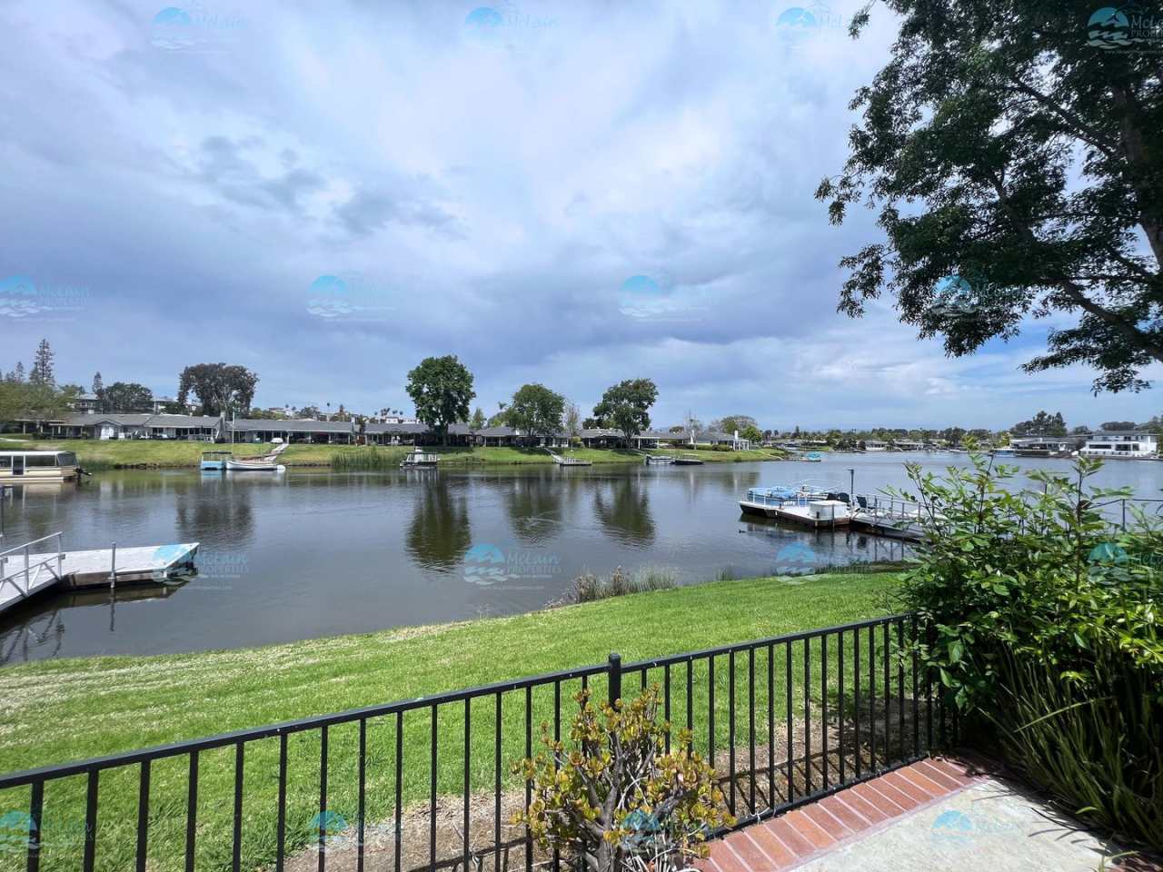 Lakefront 3 Bedroom in San Marcos with a Dock