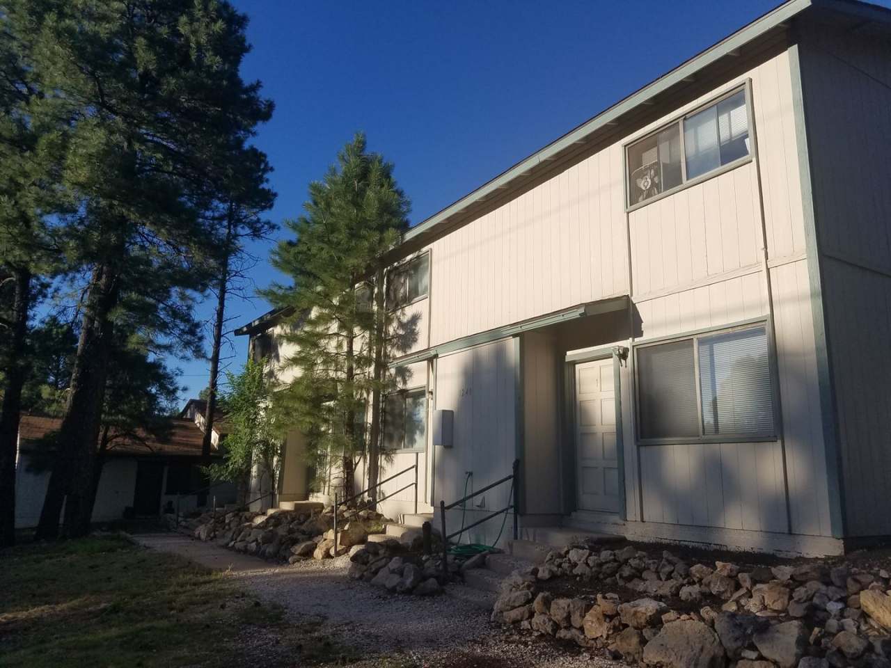$100 OFF 1st Month! Updated 2 Bed, 1 Bath Townhouse next to NAU!! Students  Sm. Pets OK !! Avail. NOW!
