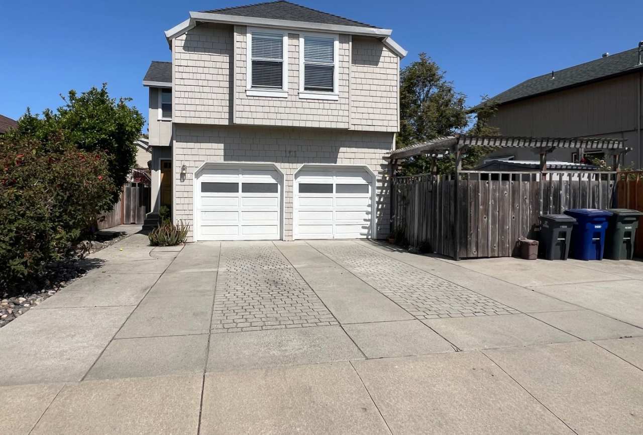 4-Bedroom Home Near the Beach