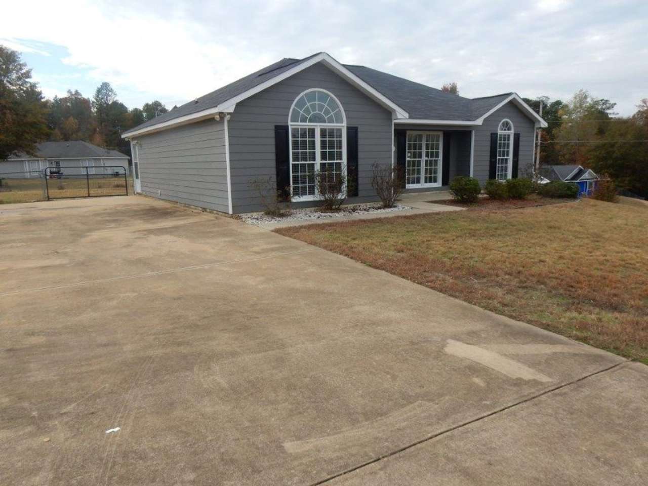 Charming 4 Bedroom 2 Bath in Phenix City!