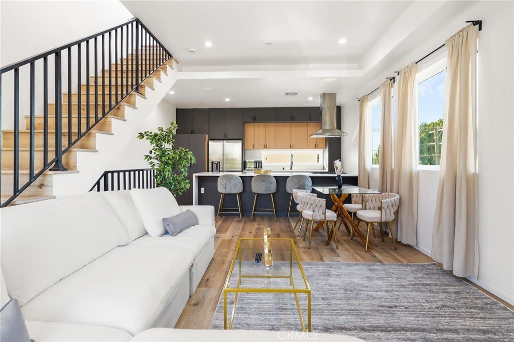 119 S Coroando Street