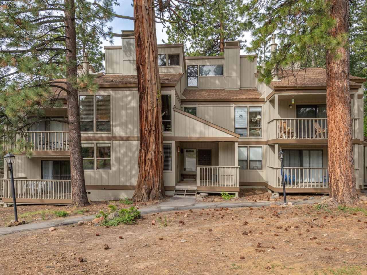 SKI LEASE: Townhome w/Fireplace, 2 Decks  Easy Access to Northstar