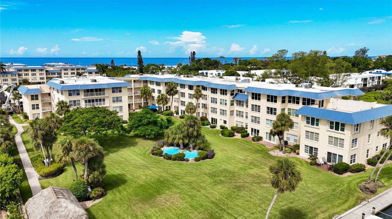 Charming 1 bedroom 1 bath on the water at Longboat Key
