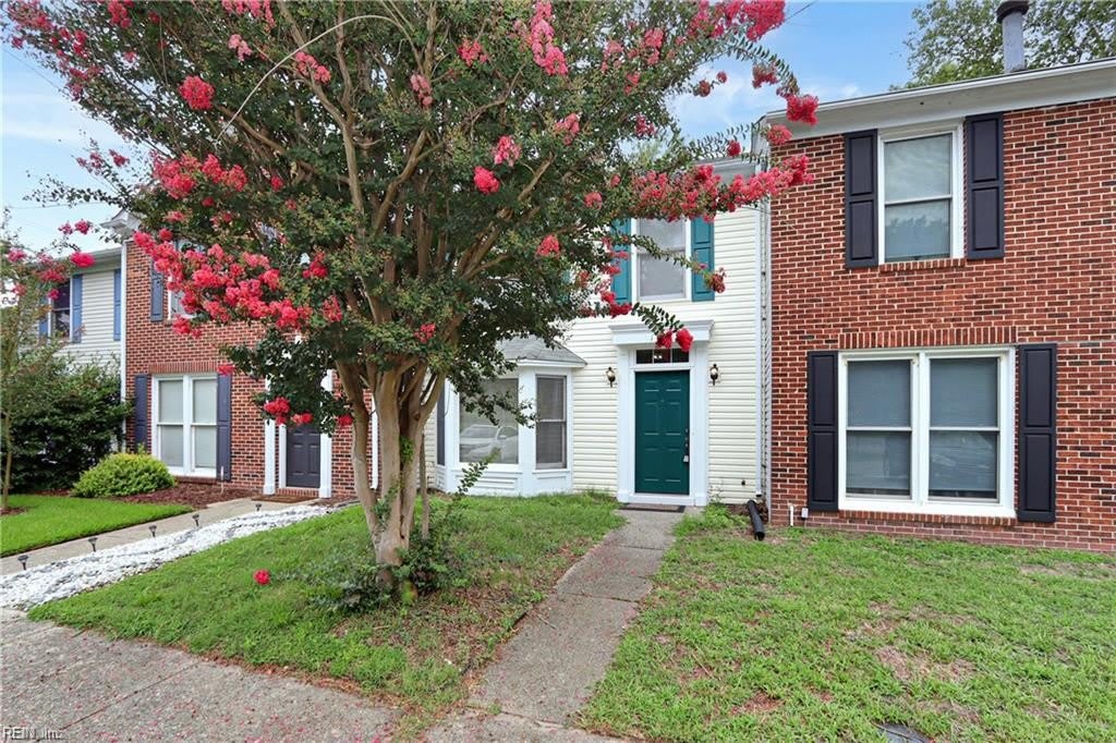 102 Yearling Court