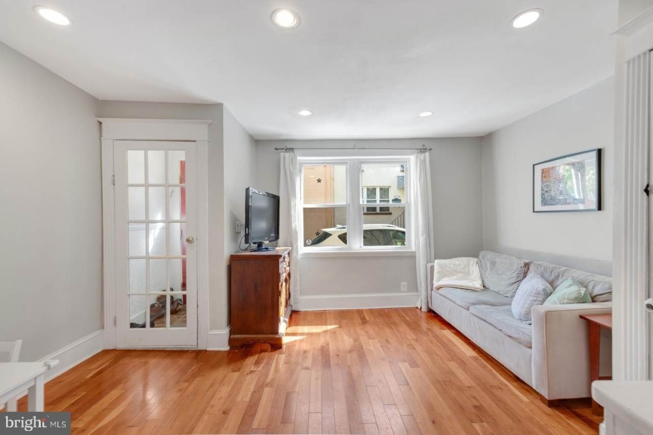 1023 MONTROSE STREET