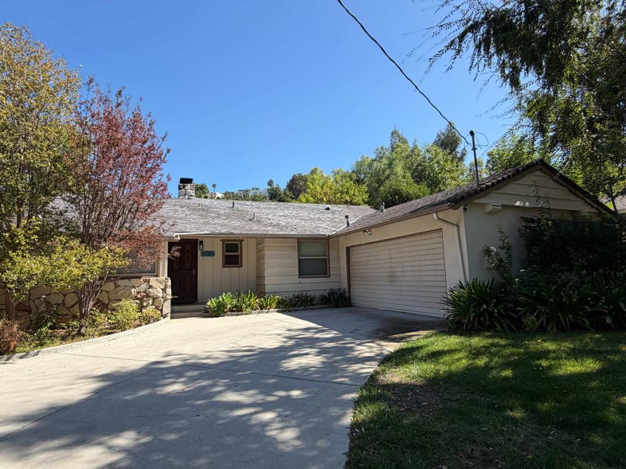 Newly Rehabbed Charming 3 Bed 2 Bath Home in Woodland Hills