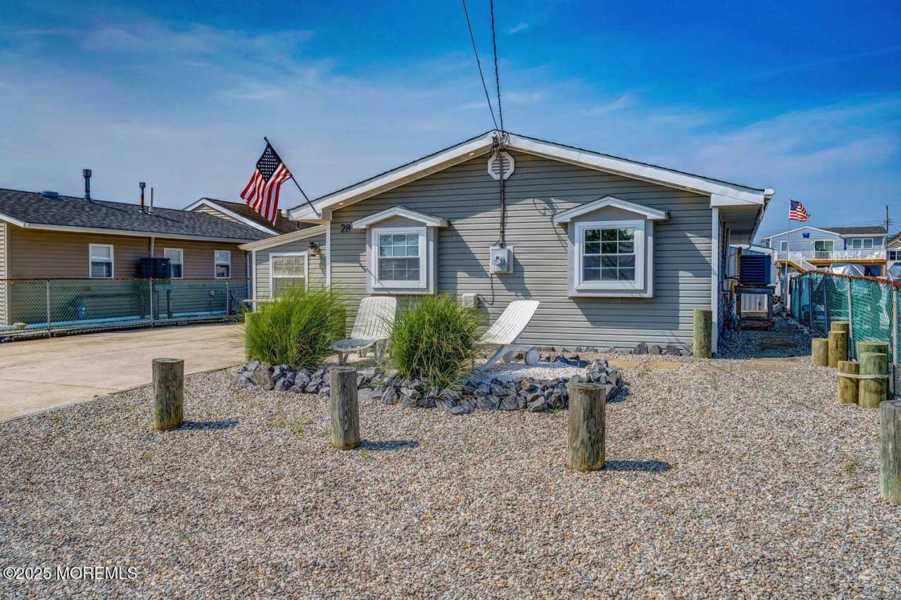 28 S Los Angeles Drive