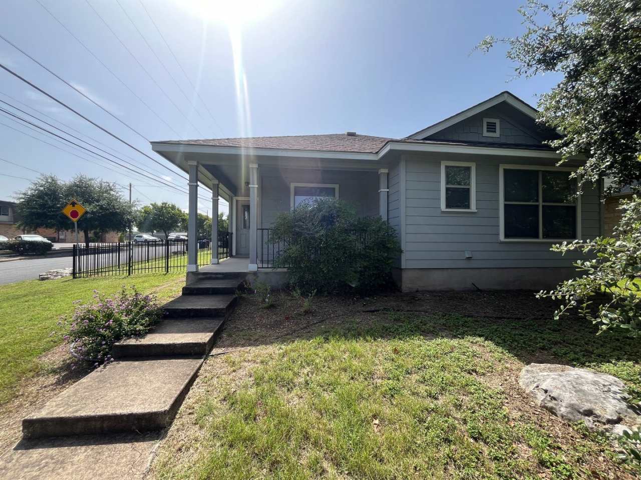 4 Bed House - North of UT Campus