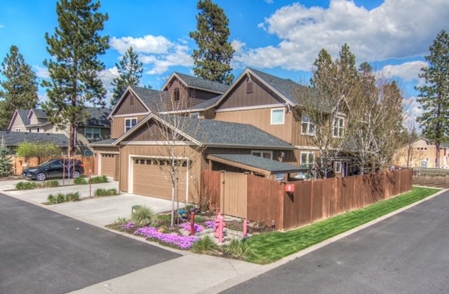 Beautiful 4-Bdr Craftsman with Mt. Views in Sisters!