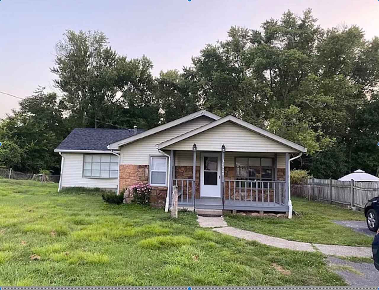 Ranch home with 4 bedrooms and 2 bathrooms in Fairdale