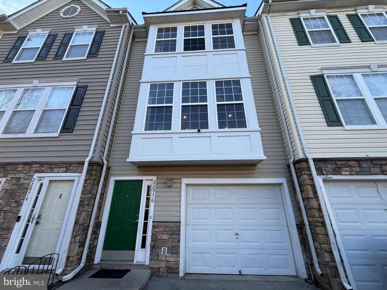 22976 FONTWELL Square