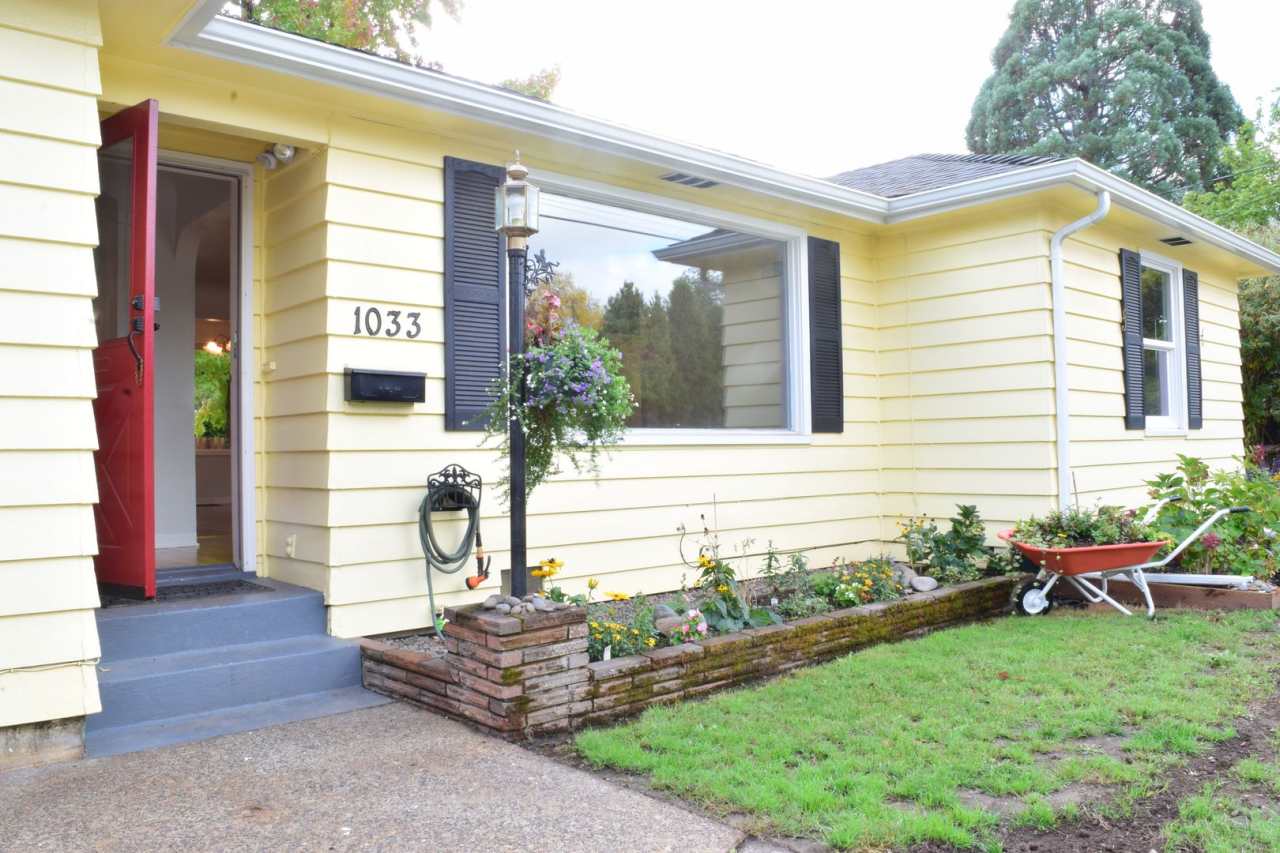Charming 3 Bedroom Home With $500 off Move In Special!