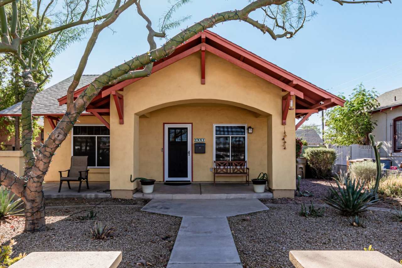 Charming 3-Bed, 2-Bath Home in Woodland Place with RV Gate, Spacious Interior,  Convenient Location!