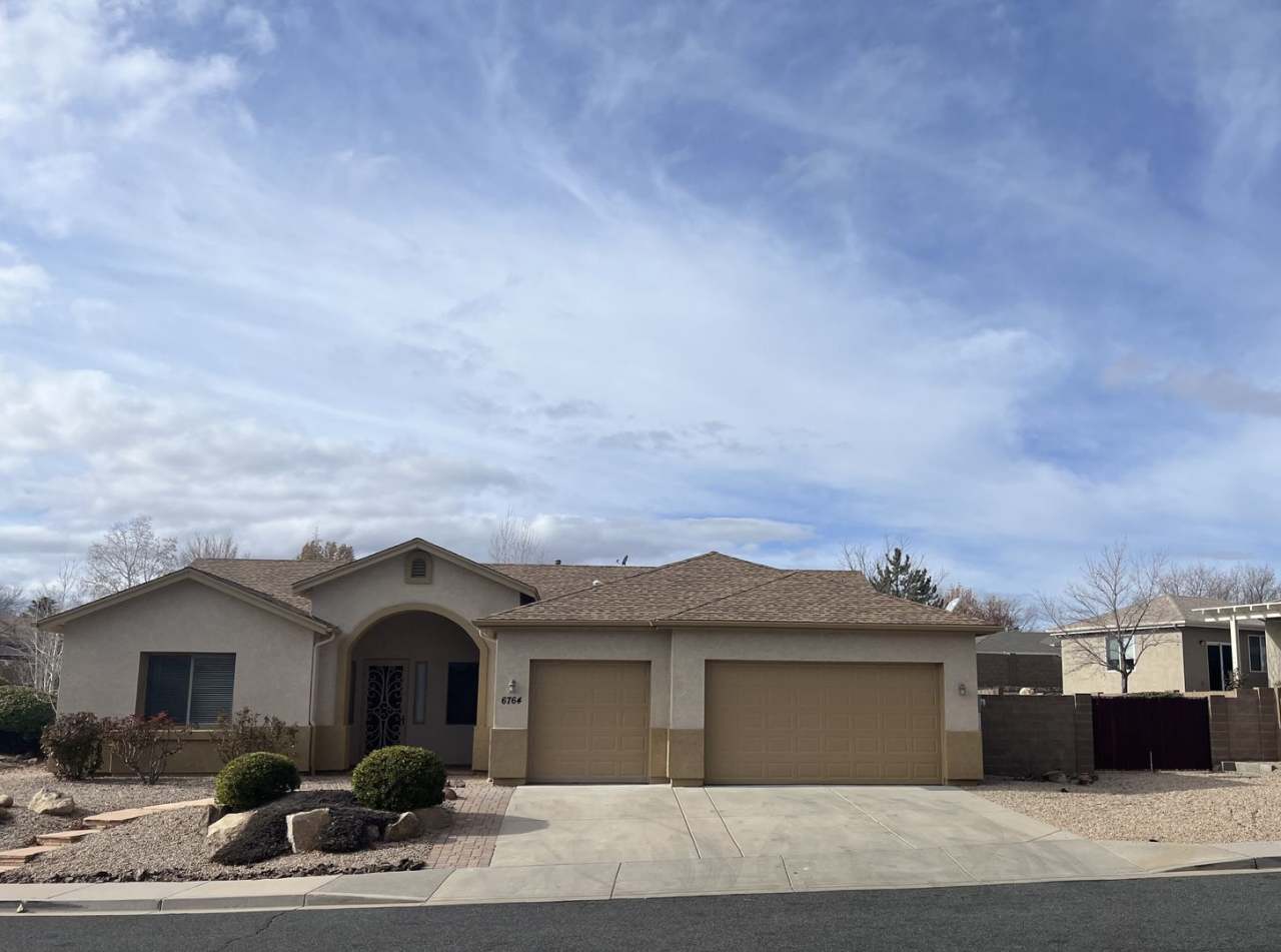 Beautiful 5 bedroom + Office + 3 Car Garage in Granville