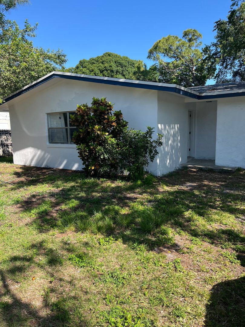 3/2 Updated Family Home in Ft. Pierce with large yard
