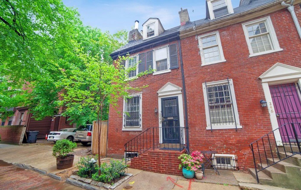 Gorgeous 3-Bedroom Townhouse in Washington Square West! Available mid-June!