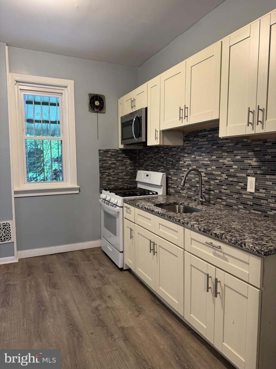 2013 E MONMOUTH STREET