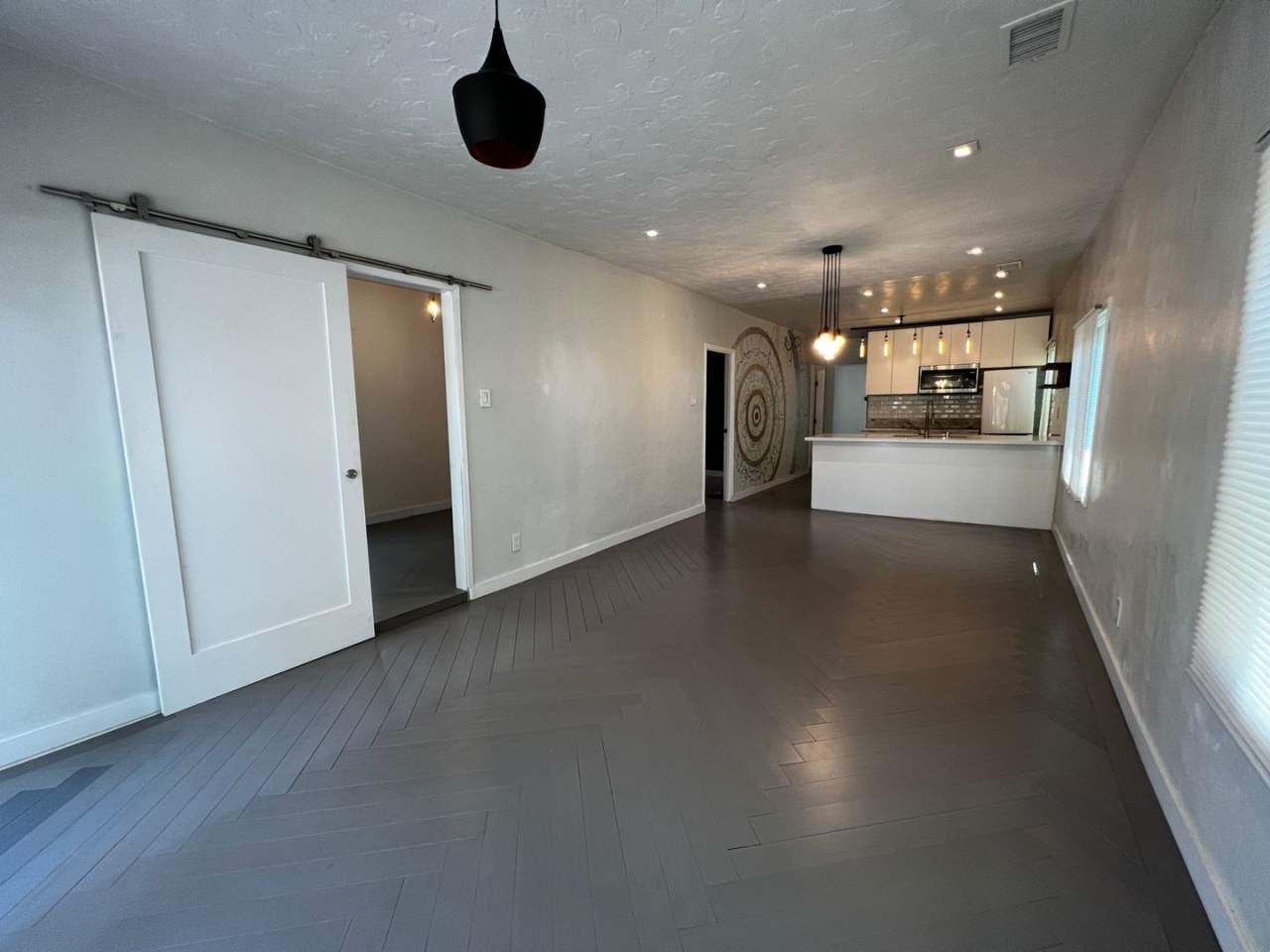 Gorgeous 3 bedroom 2 bedroom cottage near the Arts District!