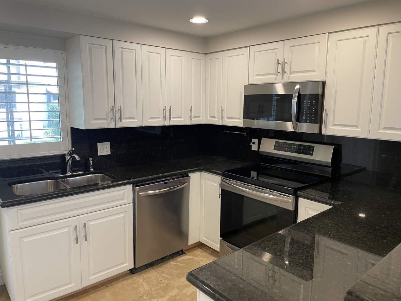 220 Wimbledon Lake Dr