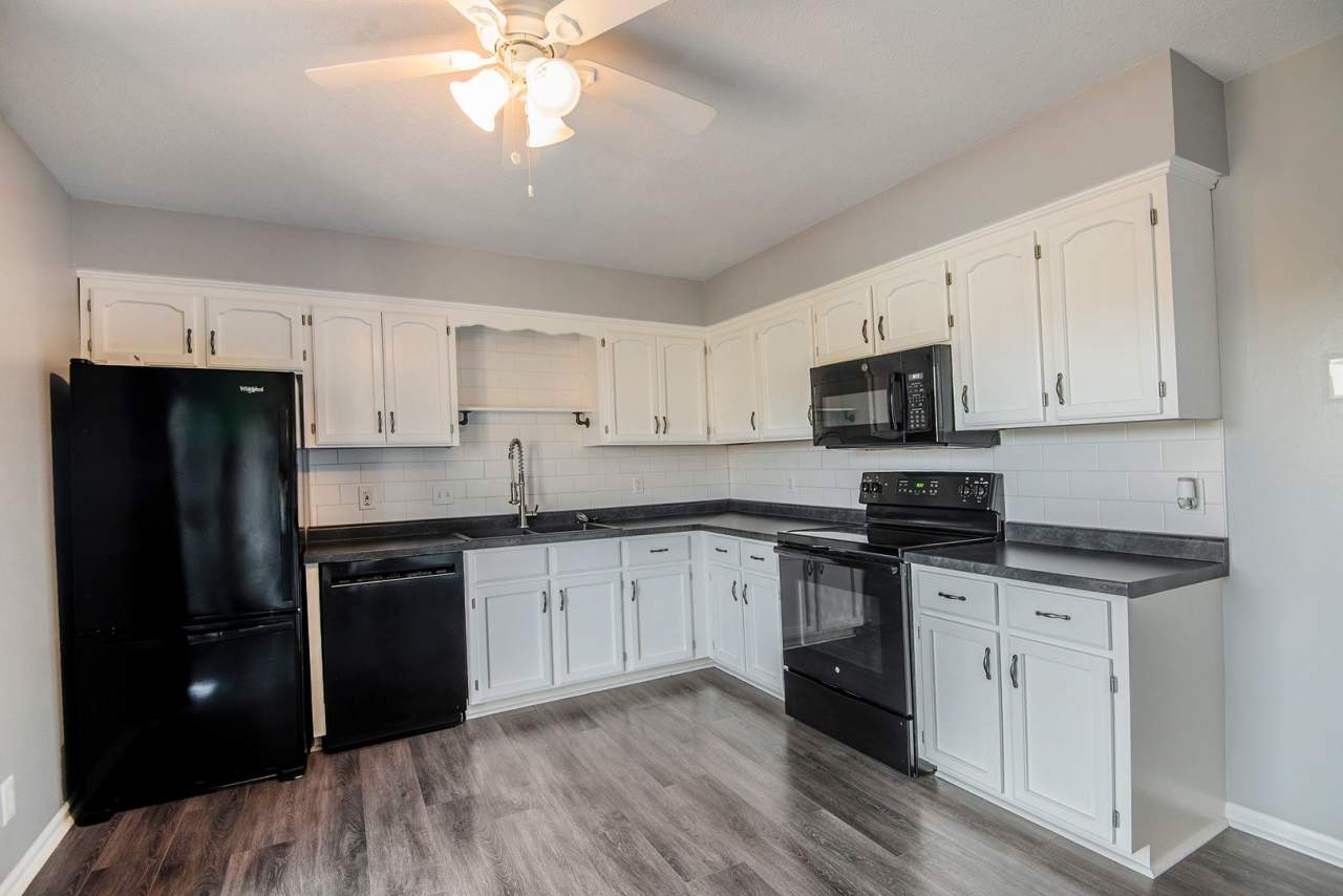 2BR/1.5BA Townhouse in Smithville: GREAT LOCATION