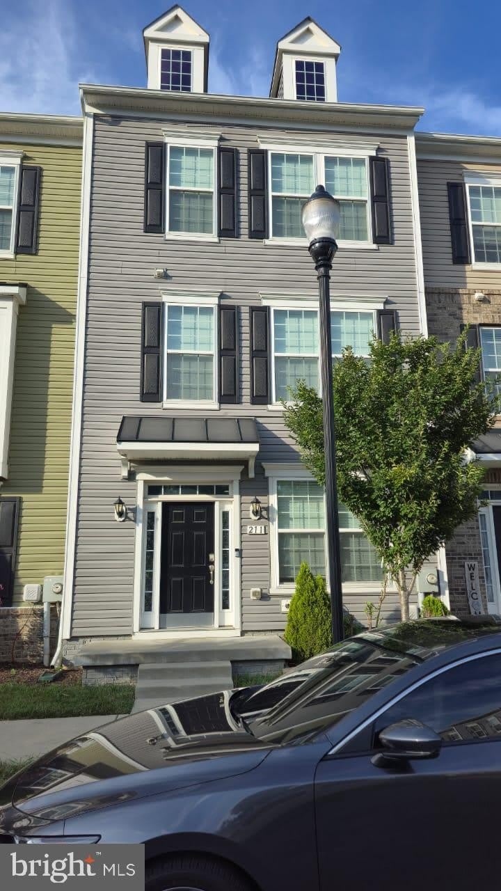 211 SPRING BANK Avenue