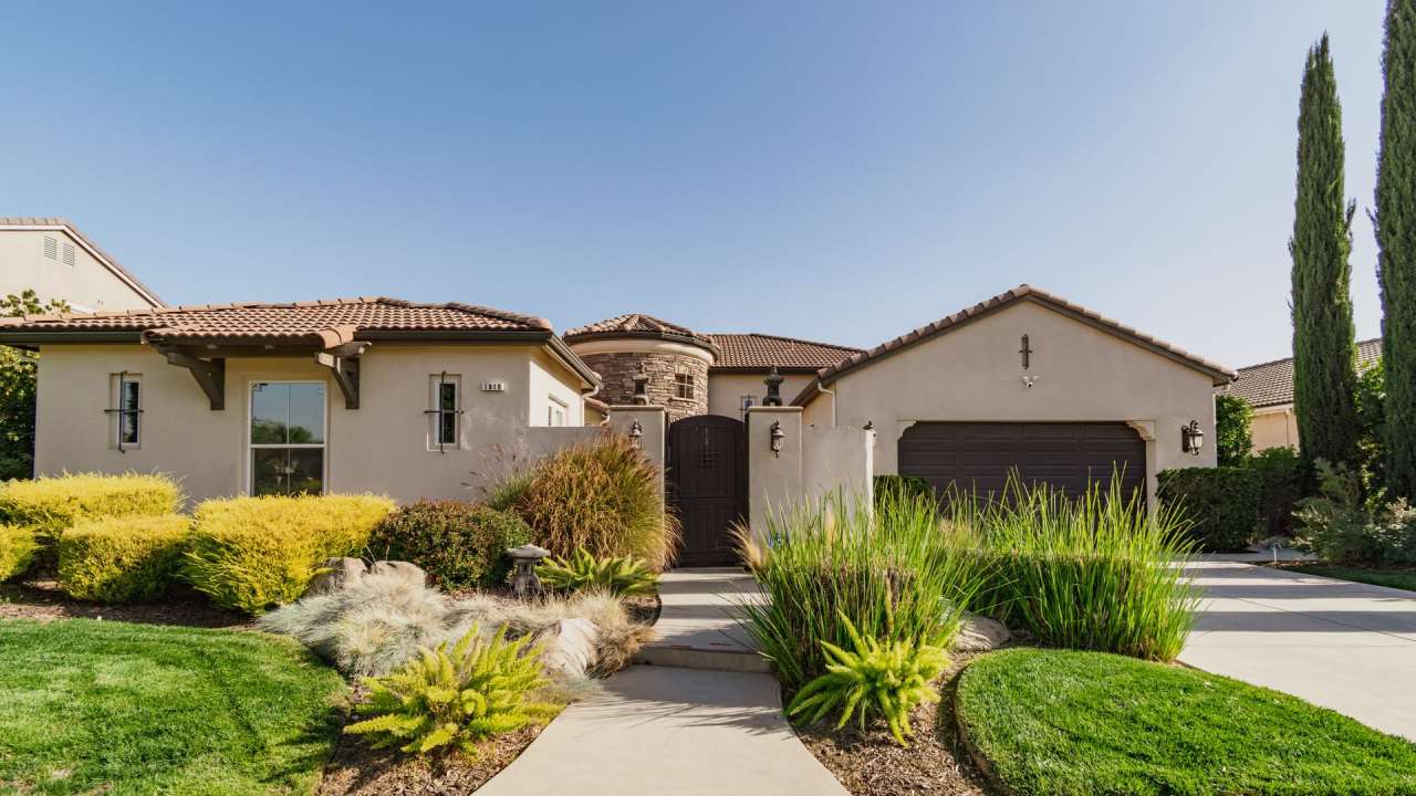 $3,100 Custom Harlan Ranch 4 Bedroom Home - Community Pool - N. Nicolette Ave. Clovis, CA