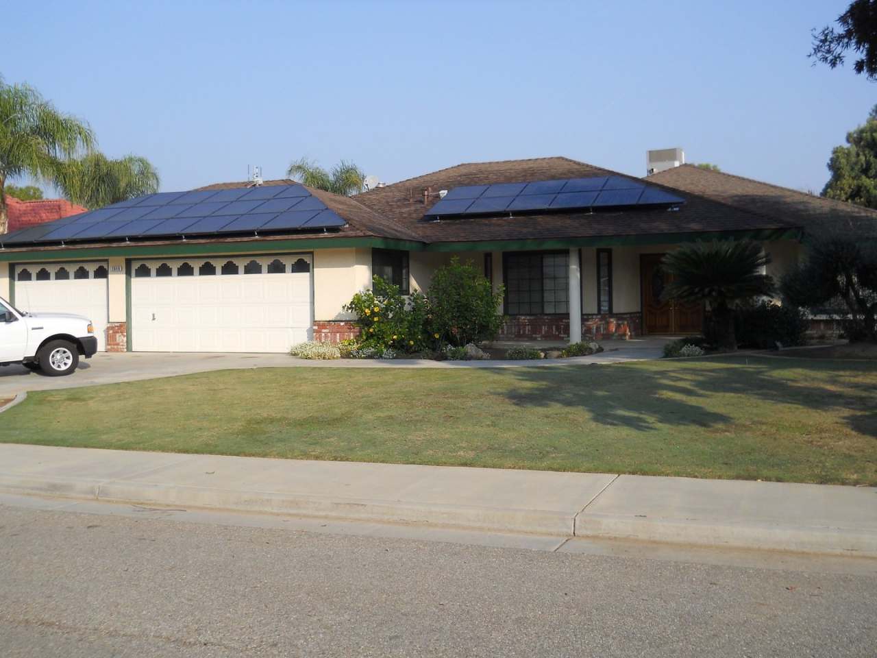 Beautiful Home in Wasco with Solar!!