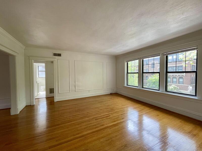 6333 South Rosebury Avenue - 2W