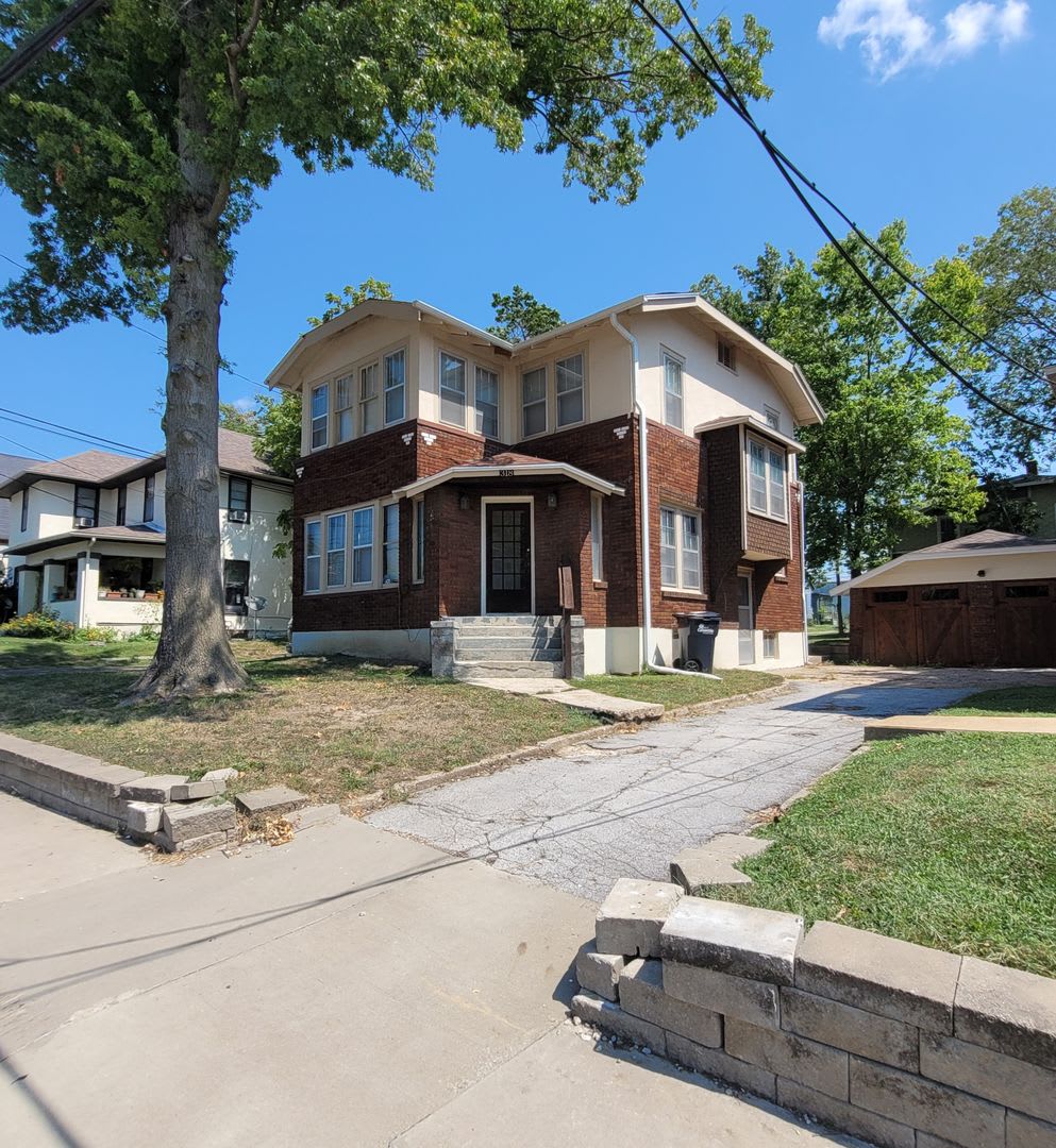 Charming home DOWNTOWN, steps from Columbia College