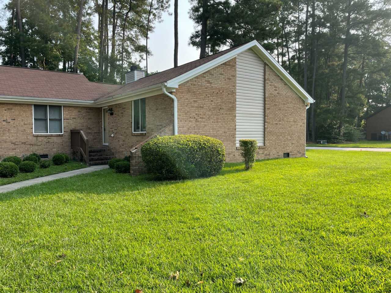 Charming 2 Bed, 2 Bath Triplex in Fayetteville