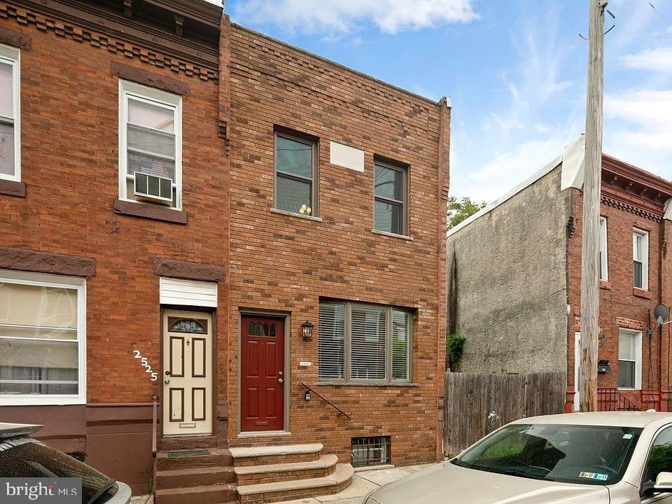 2527 S MARSHALL STREET