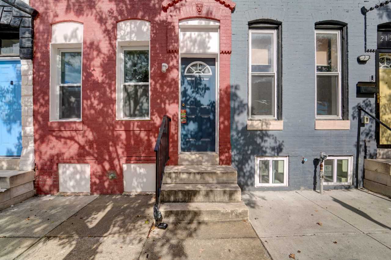 Beautifully Updated Townhome in Prime Location – Move-In Ready!