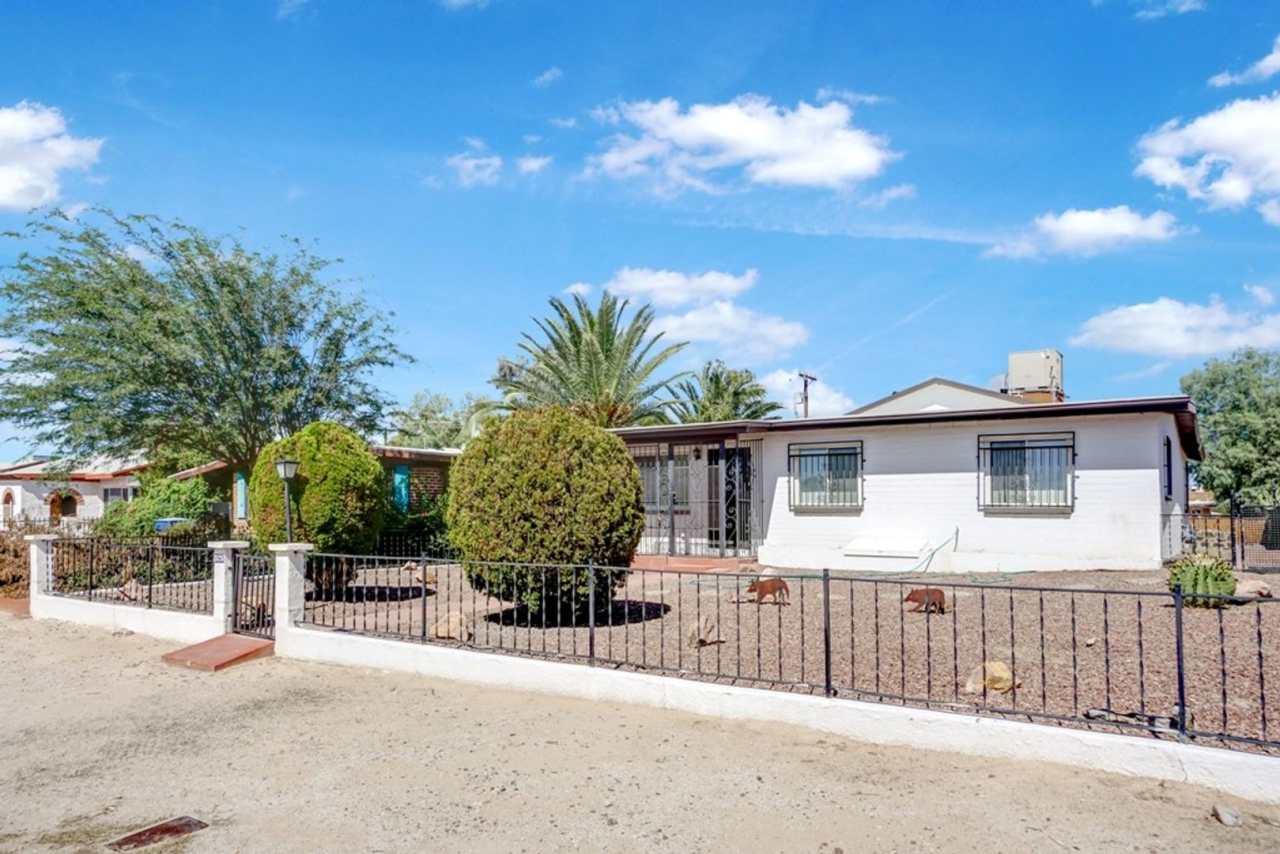 Spacious 3 Bed, 2 Bath Home Near UofA - Perfect Tucson Living!