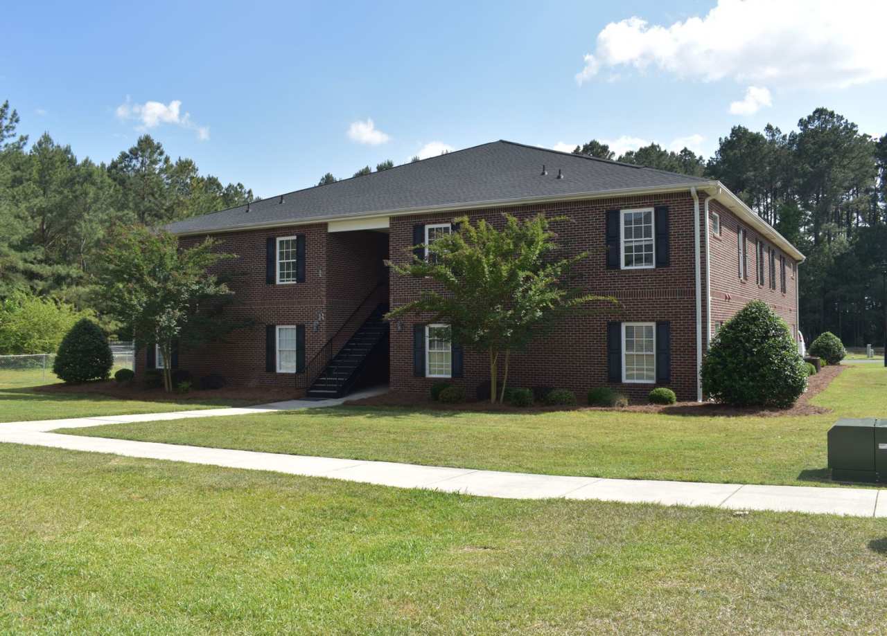 FIRST FULL MONTH FREE IF YOU SIGN A 13 OR 14 MONTH LEASE!