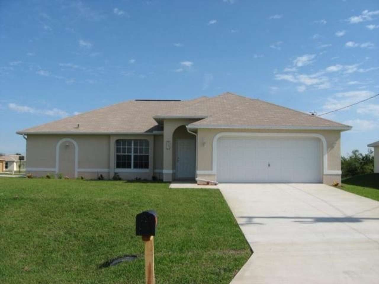 Spacious 3/2 w/Bonus Room Home in Lehigh Acres
