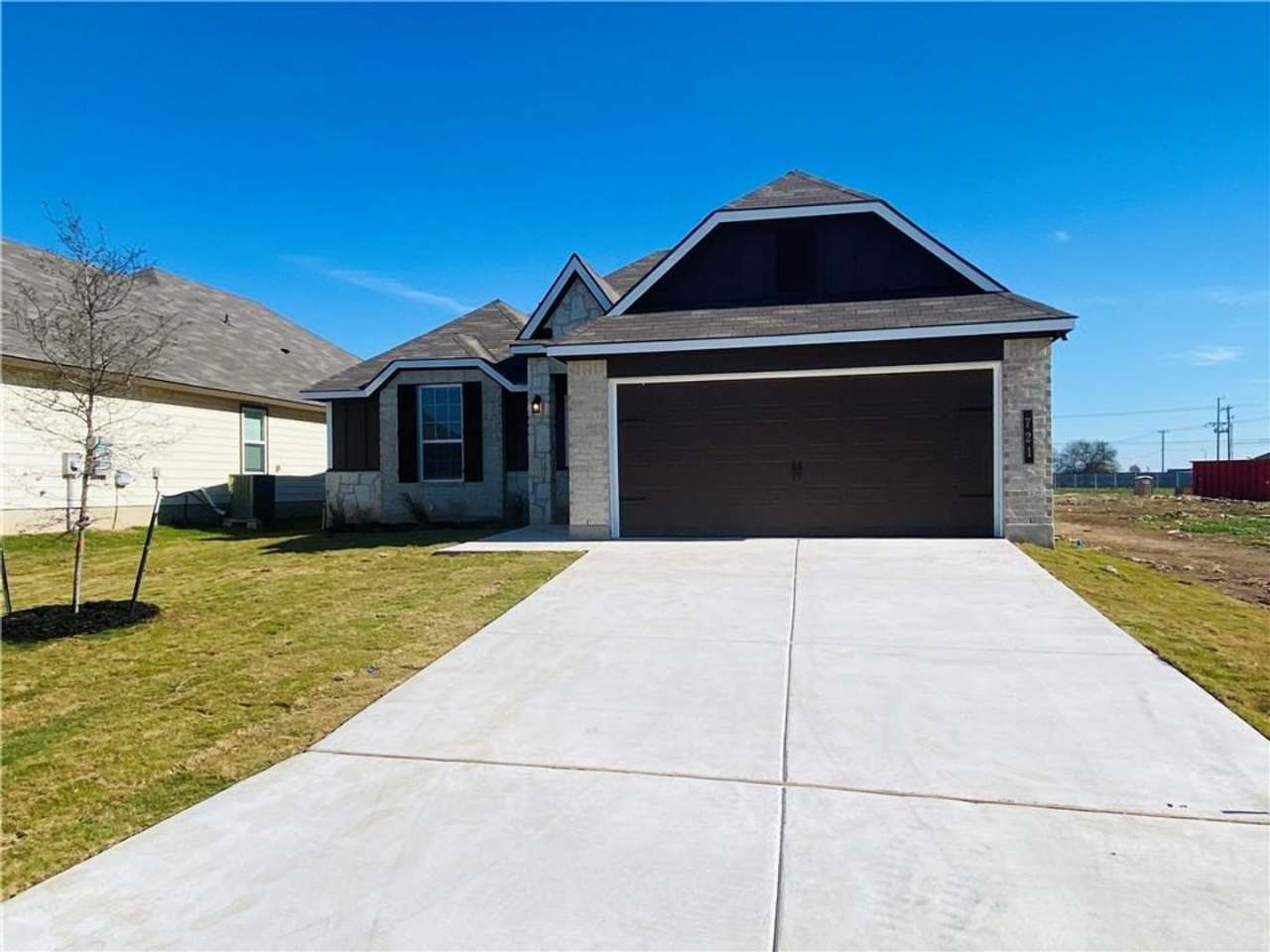 Welcome to this beautifully maintained home in the sought-after Lake Pointe community!