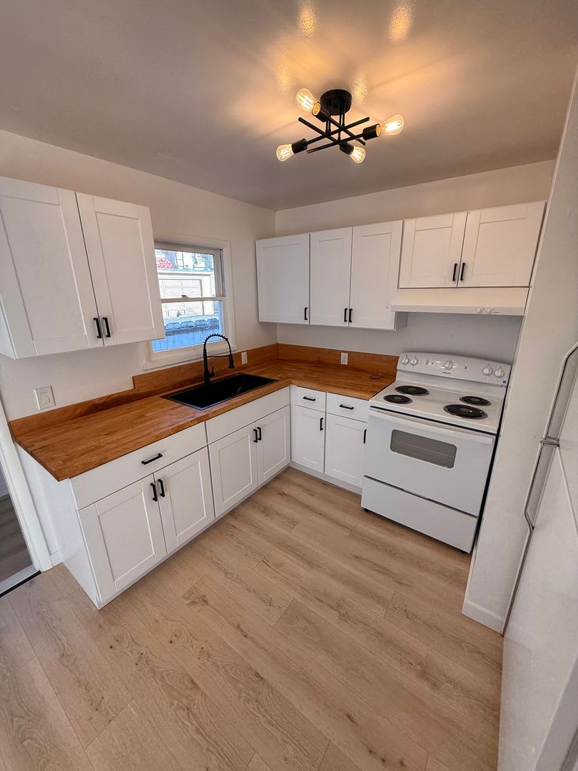 Newly renovated farmhouse style hard to find 1-bedroom 1 bath 2 Miles from Oregon Tech and Sky Lakes